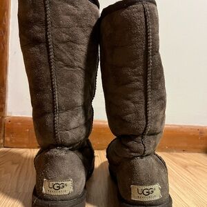 *Vintage OG* UGG Chocolate Shearling Boots- Size 7